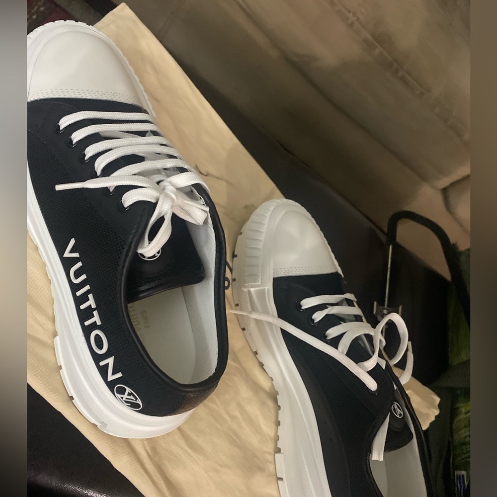 Louis Vuitton LV Squad Sneakers- Black EU 40